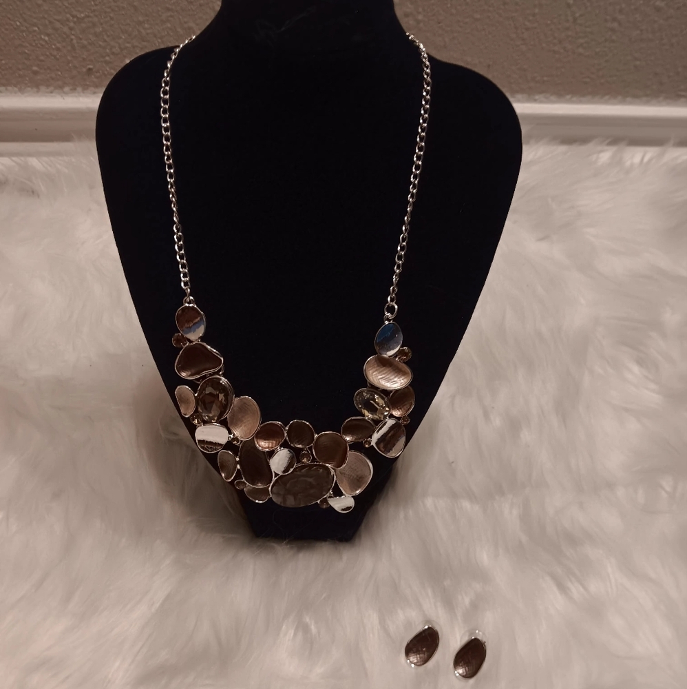 Elegant Silver and Brown Necklace Set